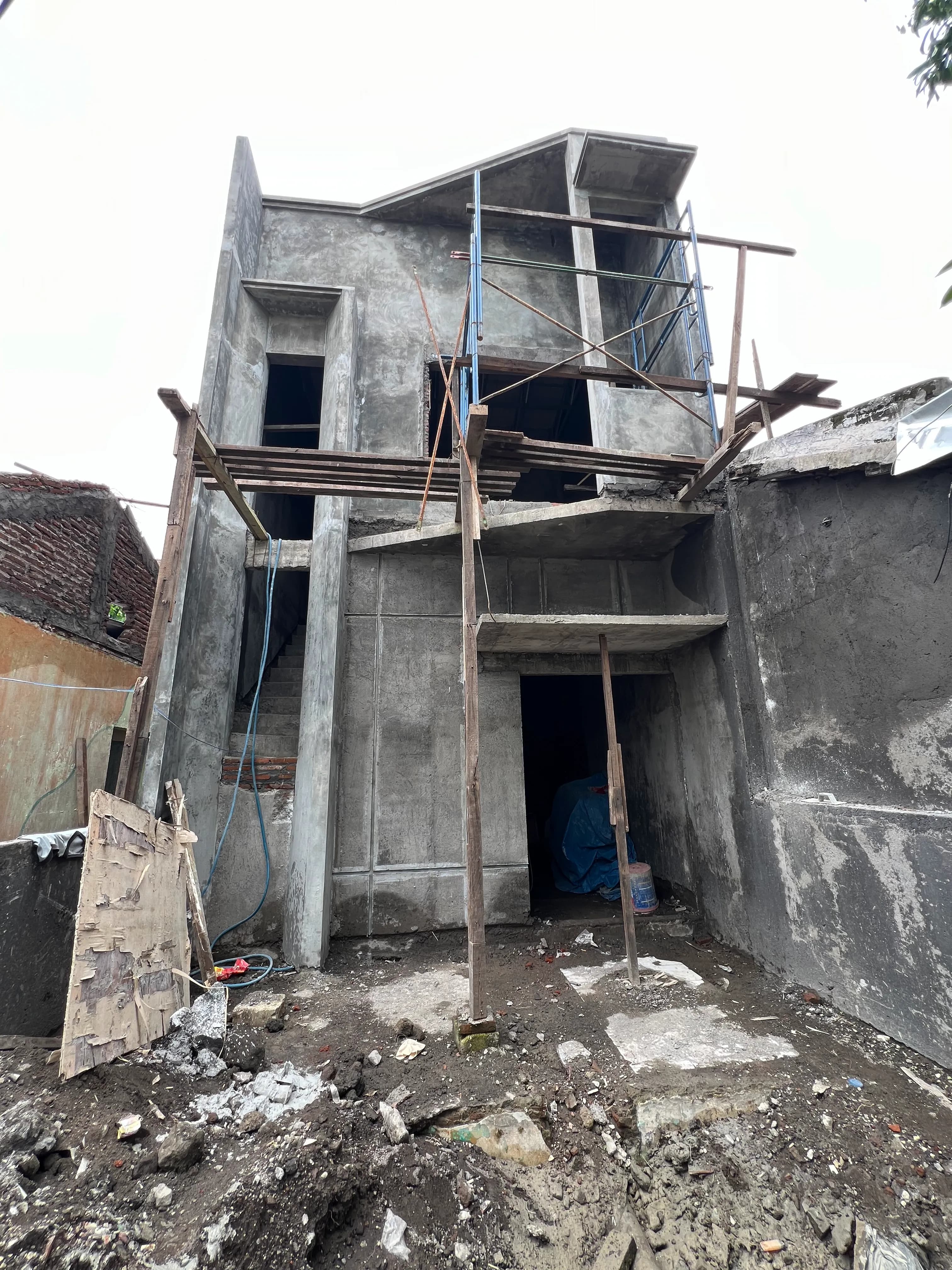 Proyek Renovasi Rumah Modern - slide 8